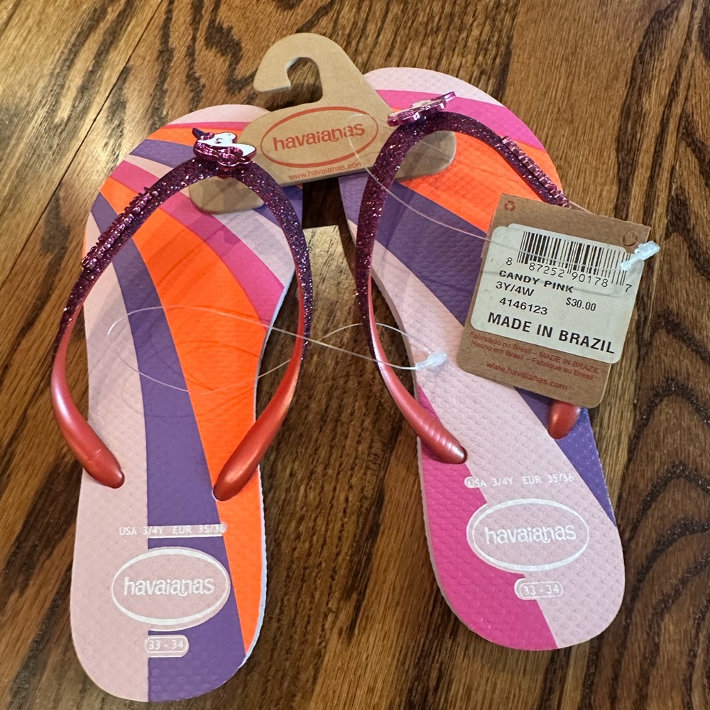 BNWT girls Havaianas flip flops